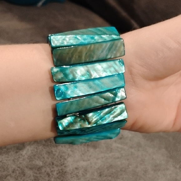 Turquoise Shell Bracelet - Picture 4 of 4